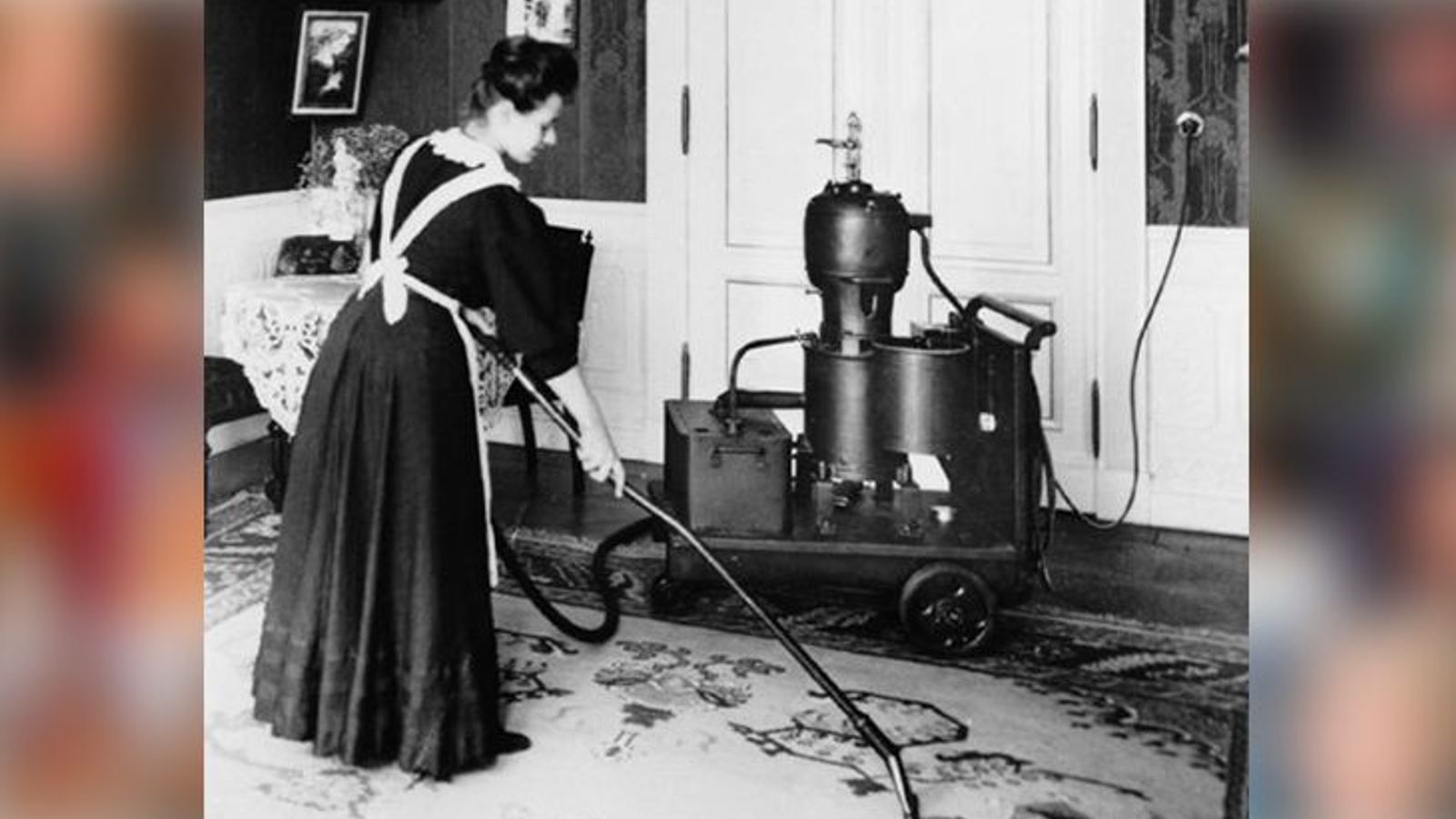 the-first-domestic-vacuum-cleaner-by-siemens-1906