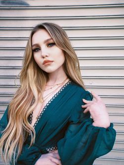 Ella Anderson biography, photos, personal life, height, age 2026